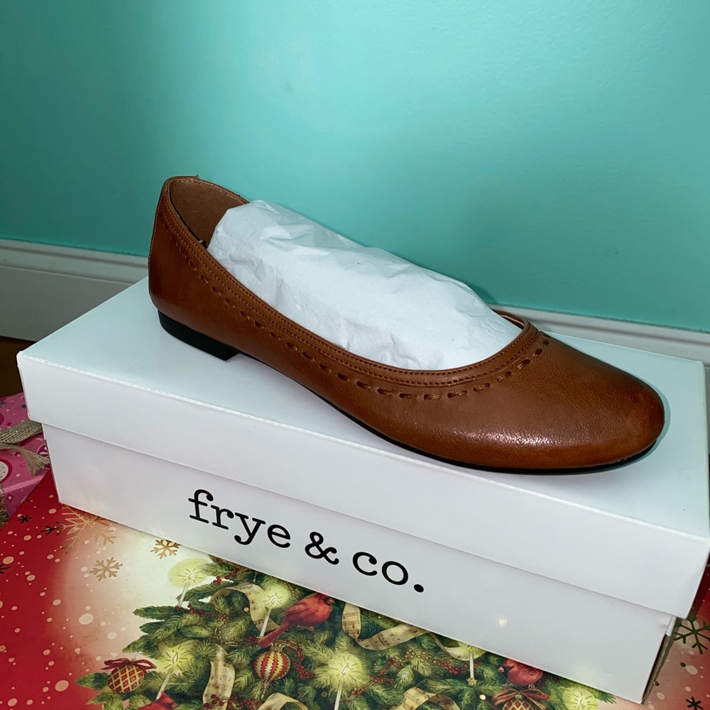 NEW flat close toed shoes